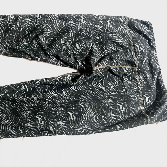 Athlete grey and white athletic leggings - Picture 8 of 8